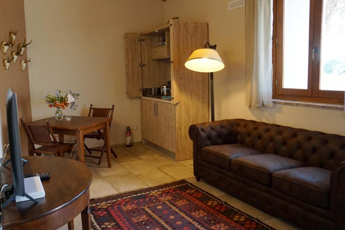 Agriturismo Cheloni Guasticce Zewnętrze zdjęcie